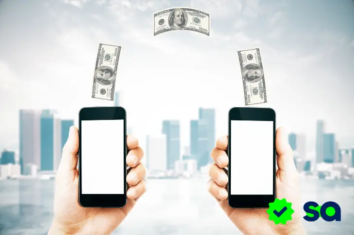 Transferencia de dinero entre dos celulares a través de SPEI en México.